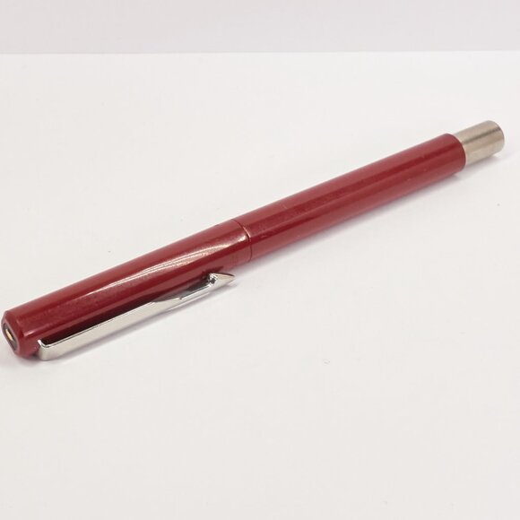 Parker Vector Fountain Pen / Red Barrel / Made in USA / Medium Nib - Picture 3 of 13